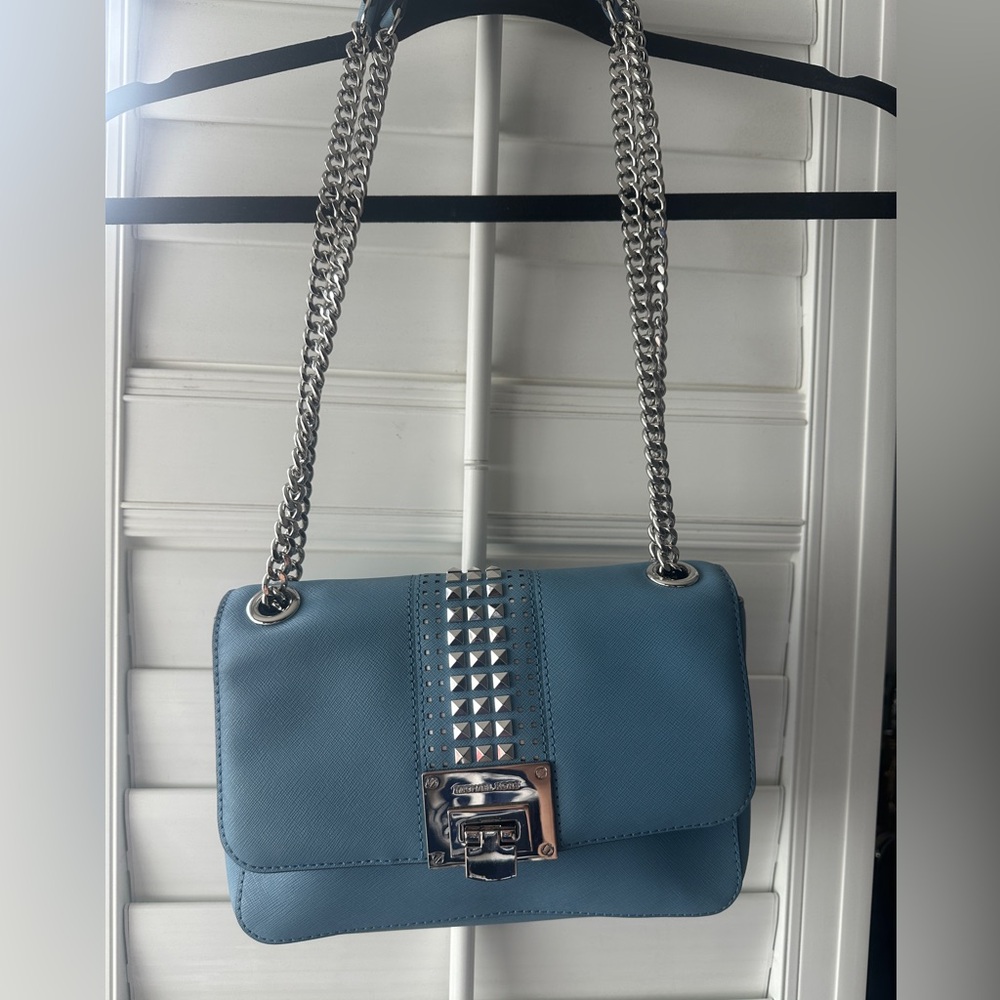 Michael Kors Medium Shoulder Flap (Tina bag in color Sky)